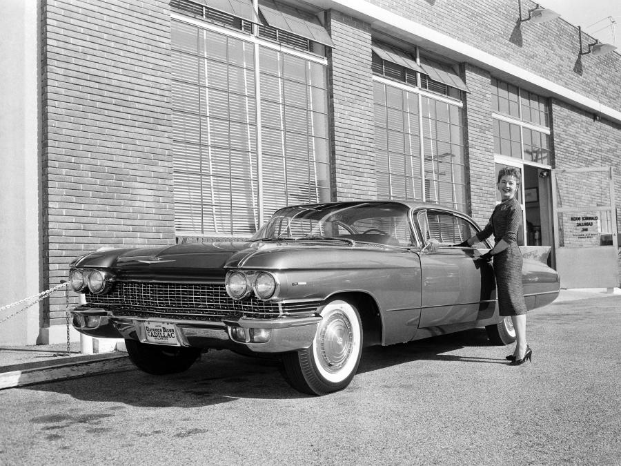  Cadillac Series 62 2-Door Hardtop Coupe 1960 года  (фото 8 из 9)